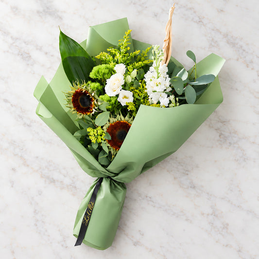 Soleil bouquet, the bouquet on a marble table